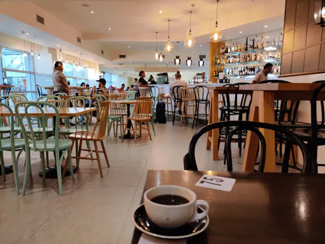 KokoNui Cafe, Bar & Restaurant