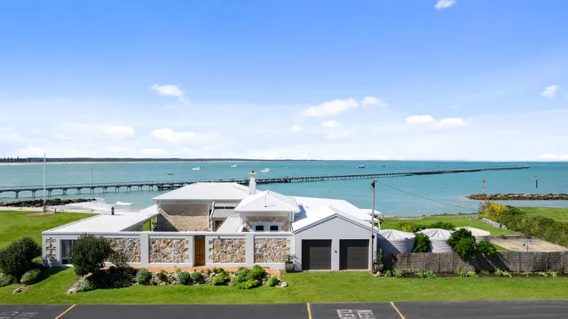 Harbour Masters Complex/ Harbour Masters House/ Harbour Masters Apartment/ Sally's at Harbour Masters