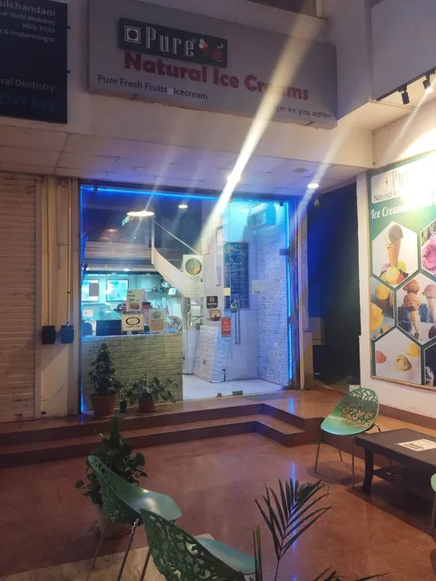 Pure natural ice cream & cafe