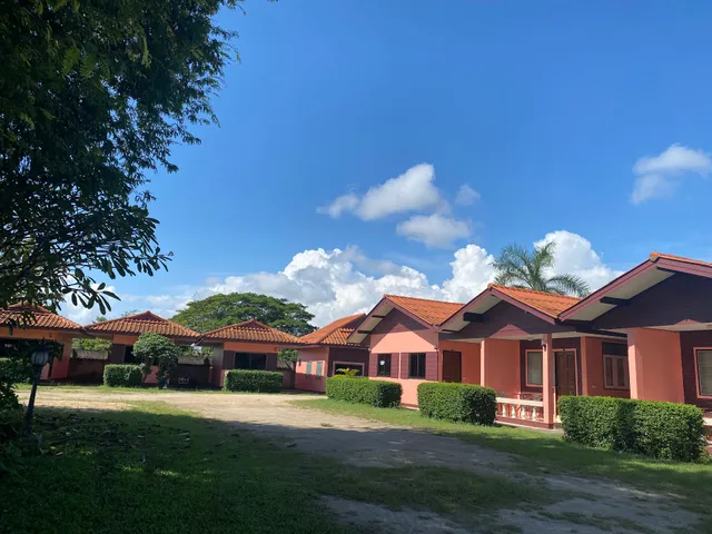 Po Thong Rim Thung Hotel