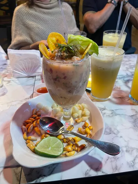 LA Restaurant & Lounge