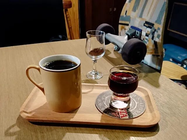 The Antique Cave安堤斯古物咖啡店(黑膠 古董 珈琲 Coffee 商業空間 PTE英文教學)