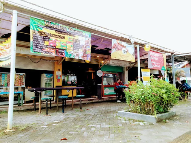 Makan Sate Sapi Sateduatiga