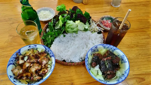 Bún chả que tre Bình Chung
