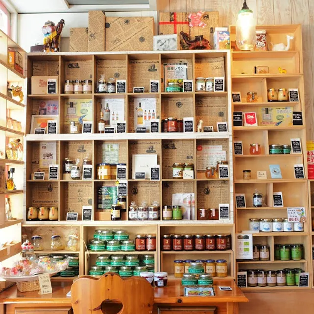 Rakuda (Camel) Cafe + Jam Specialty Shop