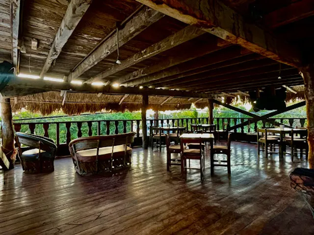 RICO ISLA RESTAURANTE & SPORTS BAR