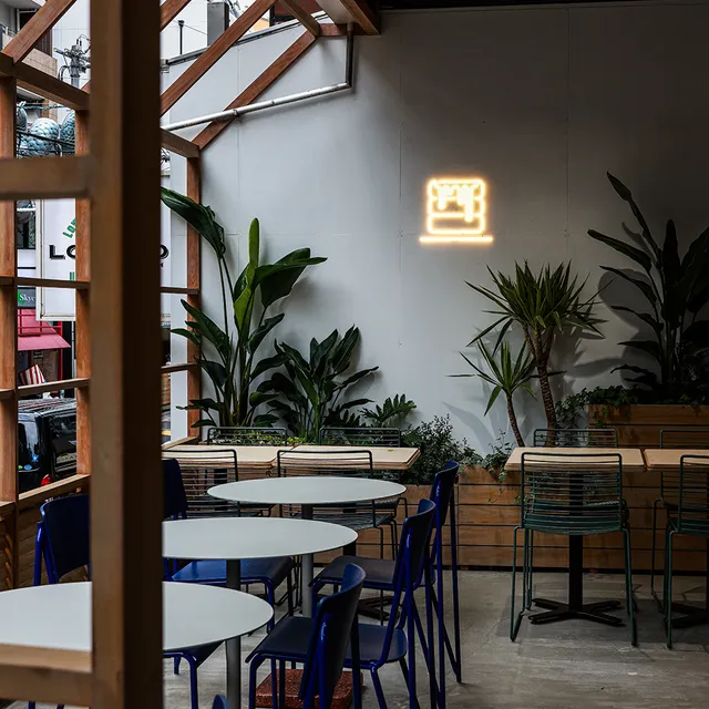 512 CAFE＆ アメリカ村