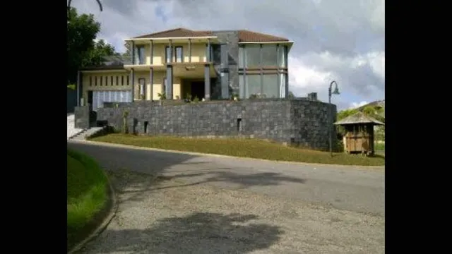 VILLA DELVA - KAMPUNG DAUN