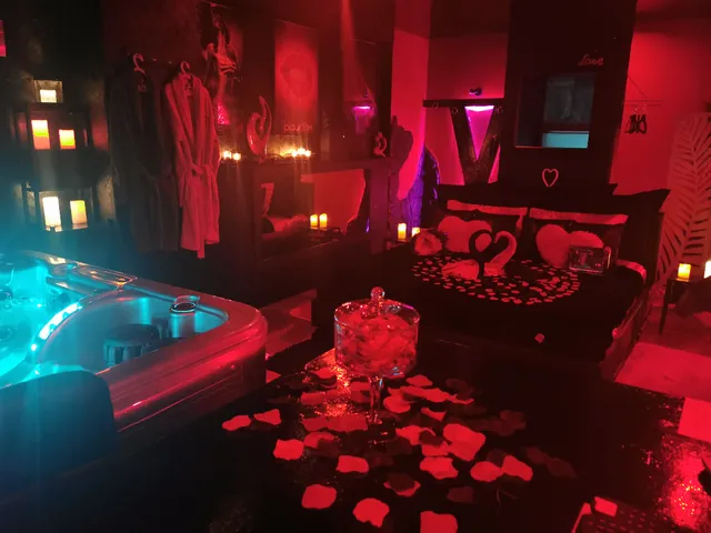 Luxury room . Suite Redroom spa & hammam privatif. Love room Grenoble