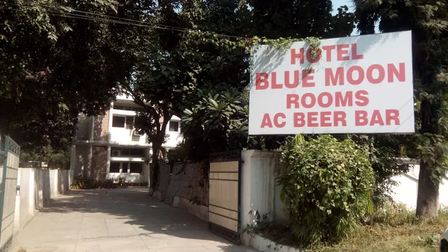 Hotel Blue Moon