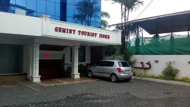 Capital O 60557 Geminy Tourist Home