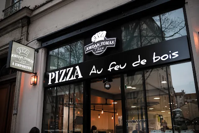 Jordan Tomas - Pizza Mamamia Lyon Vitton