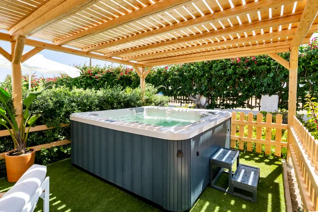 Ikaros Studios & Apartments