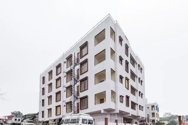 Capital O 10796 Hotel Travellers Inn