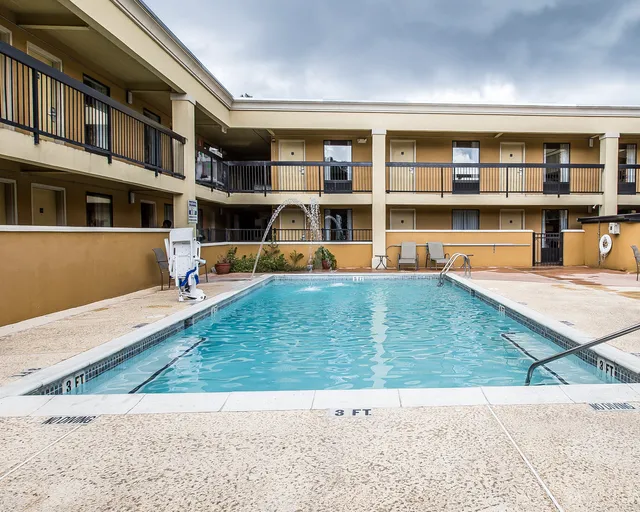 Quality Inn & Suites Conference Center Statesboro Historic District