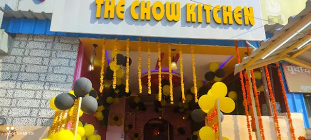 THE CHOW KITCHEN