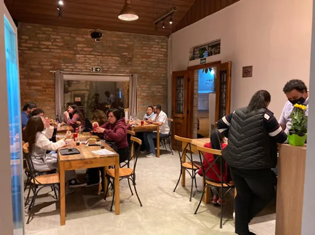 Trem Doido - "Burgers e Lanches no Pão de Queijo"