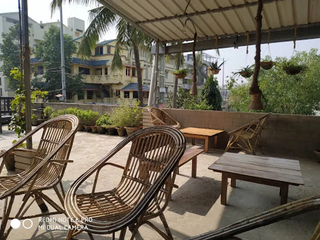 Honey Bee Bakery And Pizzeria