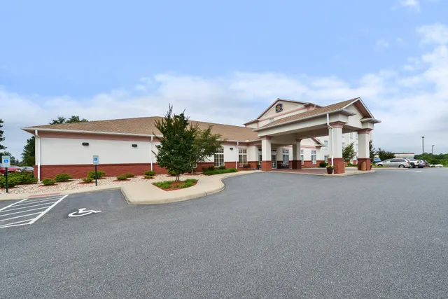 Best Western Plus Crossroads Inn & Suites