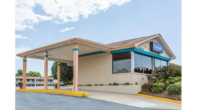 Travelodge by Wyndham Ridgeway Martinsville Area