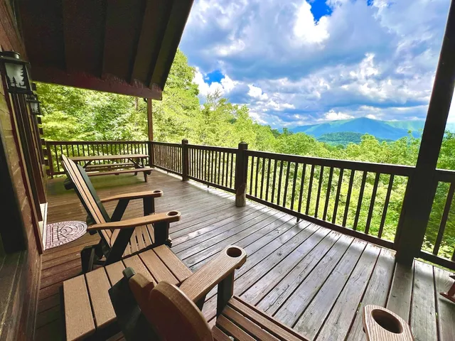 Majestic Eagle Cabin