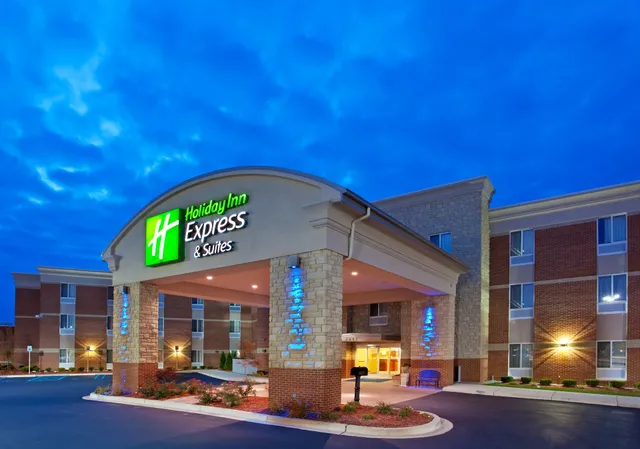 Holiday Inn Express & Suites Auburn Hills, an IHG Hotel