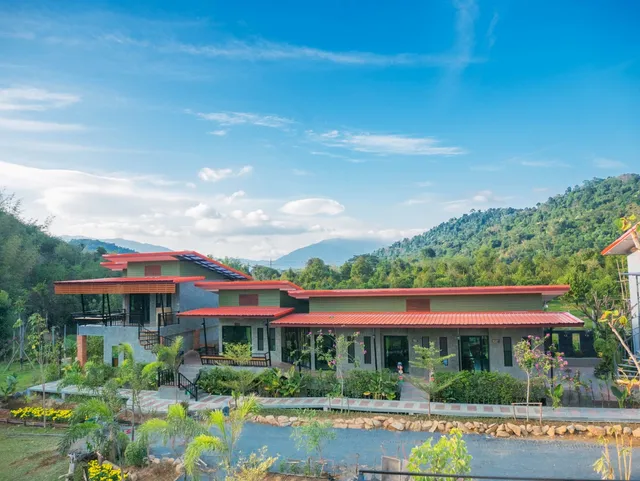 เอื้องหลวงจันท์ Loft hill Resort Chanthaburi