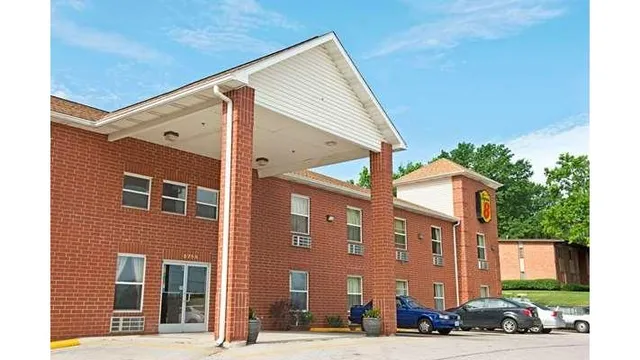 Super 8 by Wyndham St. Louis Airport