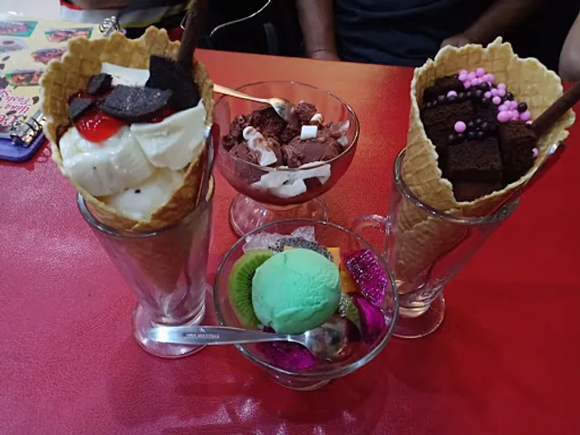 ROEMI Xtraordinary Ice Cream