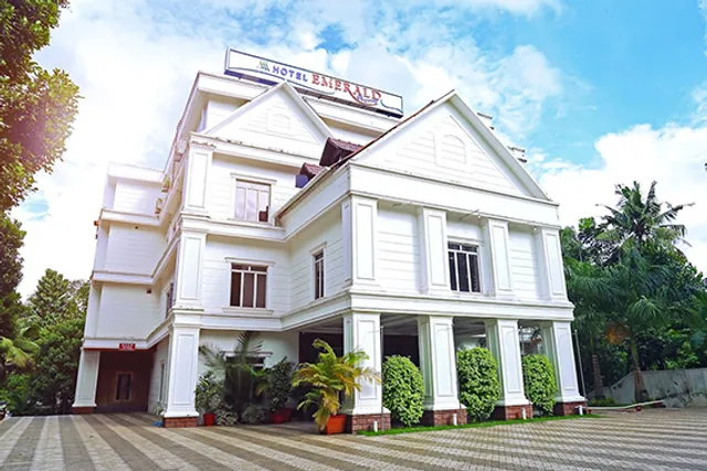 Hotel Emerald Regency