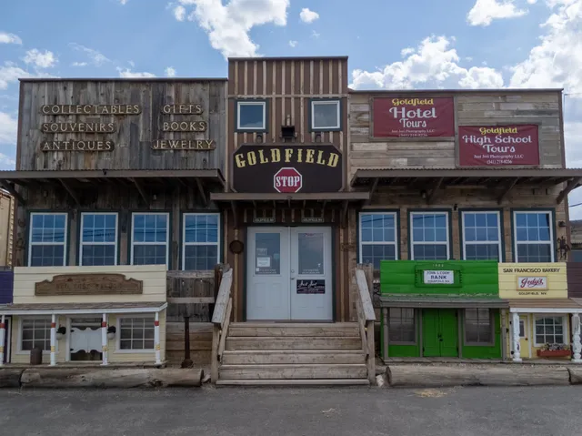 The Goldfield Stop & Stop Inn