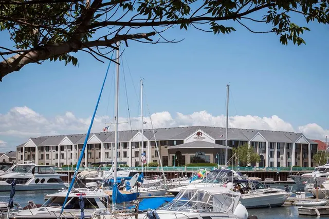 DoubleTree by Hilton Racine Harbourwalk