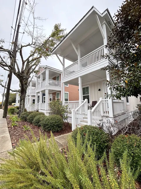 Comfy Birds Cottages -Vacation Rental in Ocean Springs, MS (near downtown)