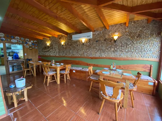 Cafe Restaurant y Hostal Entre Lagos