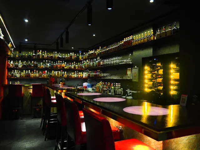 BAR LIQUOR MUSEUM Osakenobijutsukan Yasakajinjamaeten