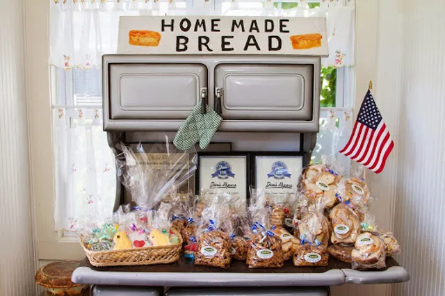 Junda's Pastry Crust & Crumbs