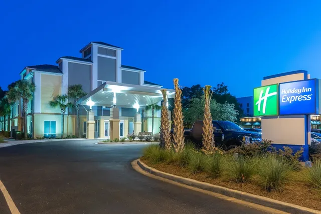 Holiday Inn Express Charleston US Hwy 17 & I-526 by IHG