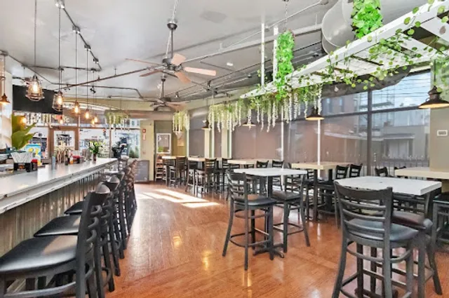 Top Mix Bar & Kitchen JP