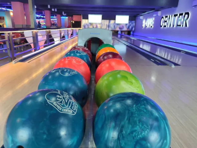 Wild Geese Irish Pub & Hemingway Cigar Lounge