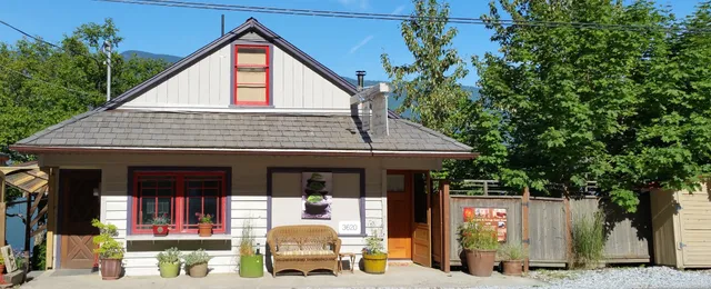 Ainsworth Hot Springs Guest House