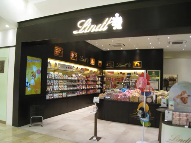 Lindt Chocola Boutique Amuplaza Oita