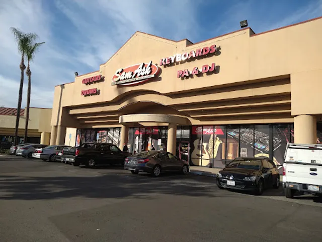 Plaza At Puente Hills