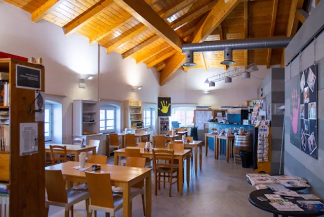 NonUnoMeno Social Bar