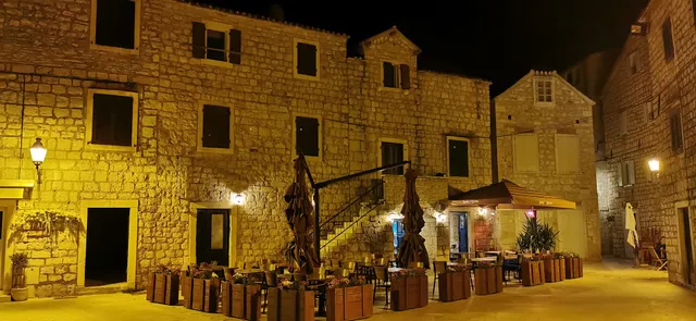 Peter & Zana Apartment