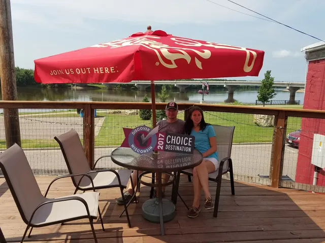 Roostertail Bar & Grill