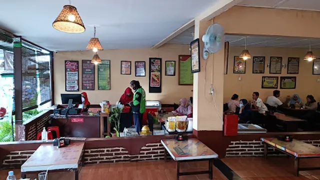 Waroeng Spesial Sambal "SS" Monjali