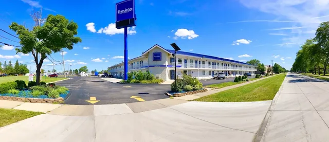 Travelodge by Wyndham Madison Heights MI