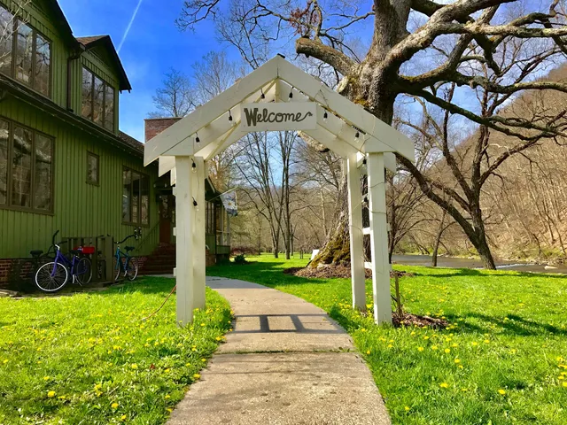 Knapps Creek Trout Lodge