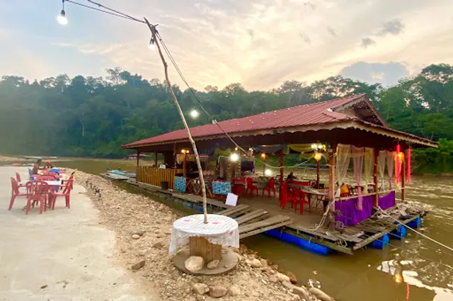 De’ghilir Floating Restaurant-Taman Negara