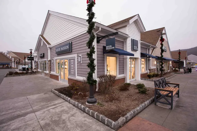 Hour Passion Outlet Woodbury Common